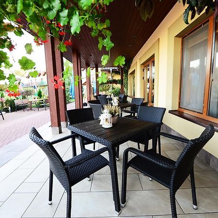 Hotel Daglezja Nad Jeziorem Kornickim Kornik Ngoại thất bức ảnh