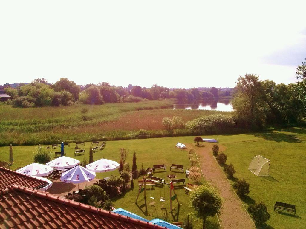Hotel Daglezja Nad Jeziorem Kornickim Kornik Ngoại thất bức ảnh