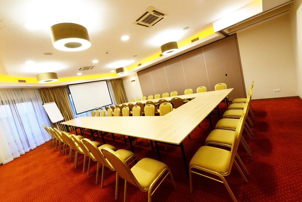 Hotel Daglezja Nad Jeziorem Kornickim Kornik Ngoại thất bức ảnh