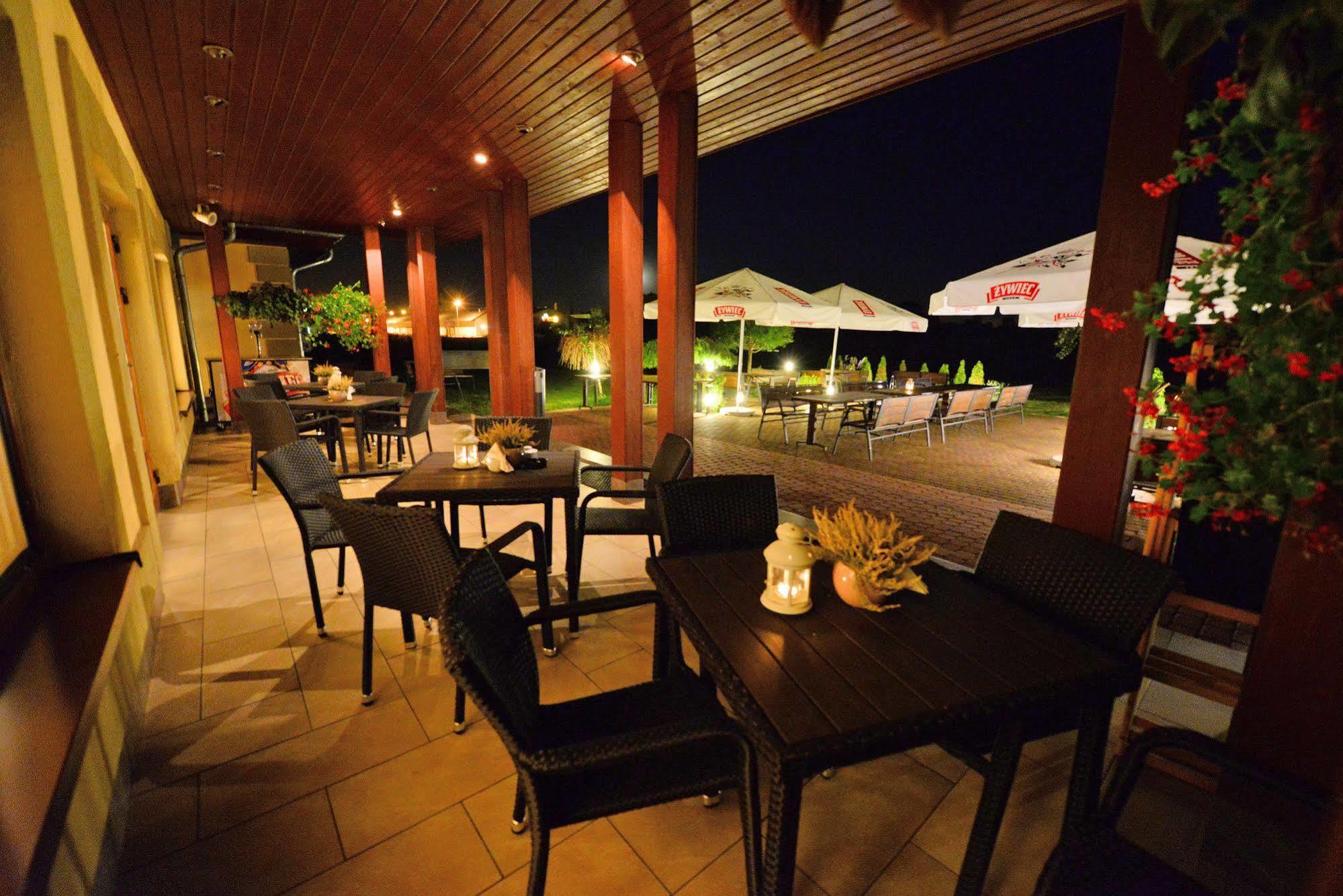 Hotel Daglezja Nad Jeziorem Kornickim Kornik Ngoại thất bức ảnh