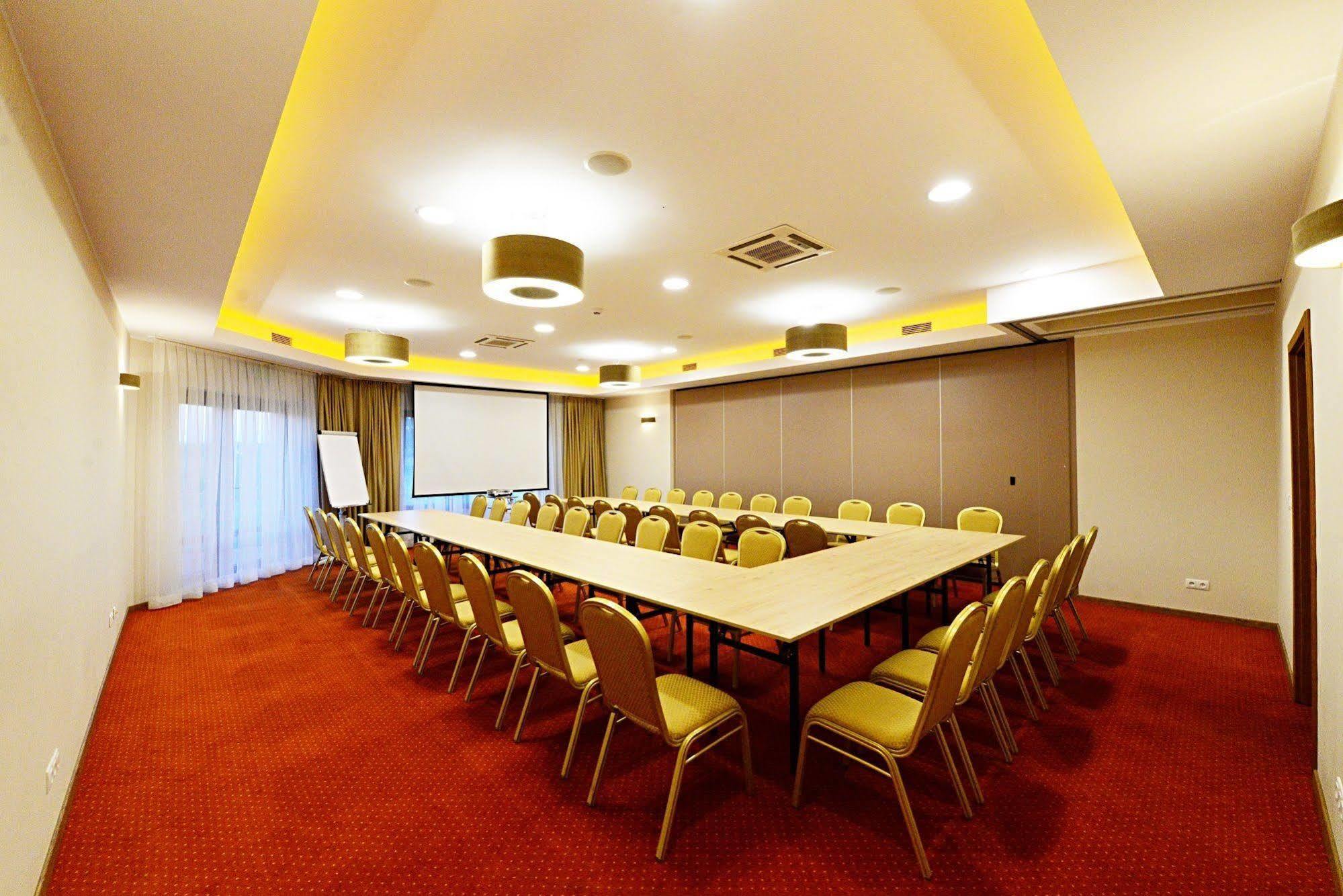 Hotel Daglezja Nad Jeziorem Kornickim Kornik Ngoại thất bức ảnh
