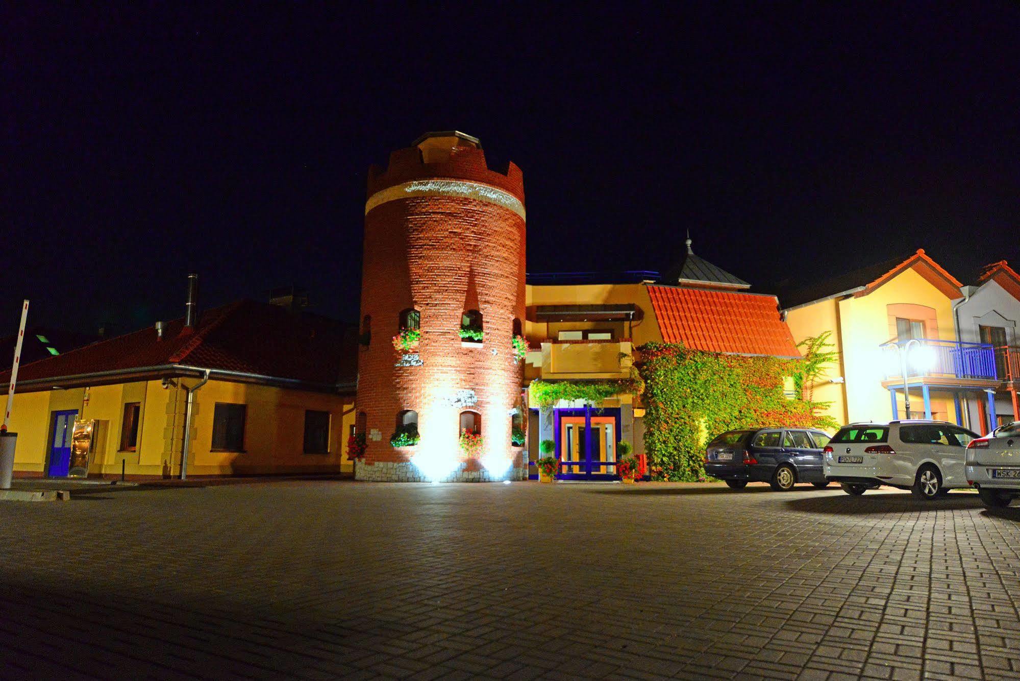 Hotel Daglezja Nad Jeziorem Kornickim Kornik Ngoại thất bức ảnh
